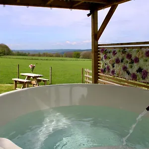 https://west-wood-yurts.hotels-newcastle-upon-tyne.com